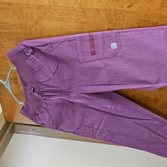 Scrubs - Picture 3 of 4